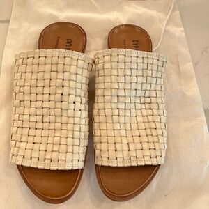 Cydwoq Flats / Sandas - New with bag